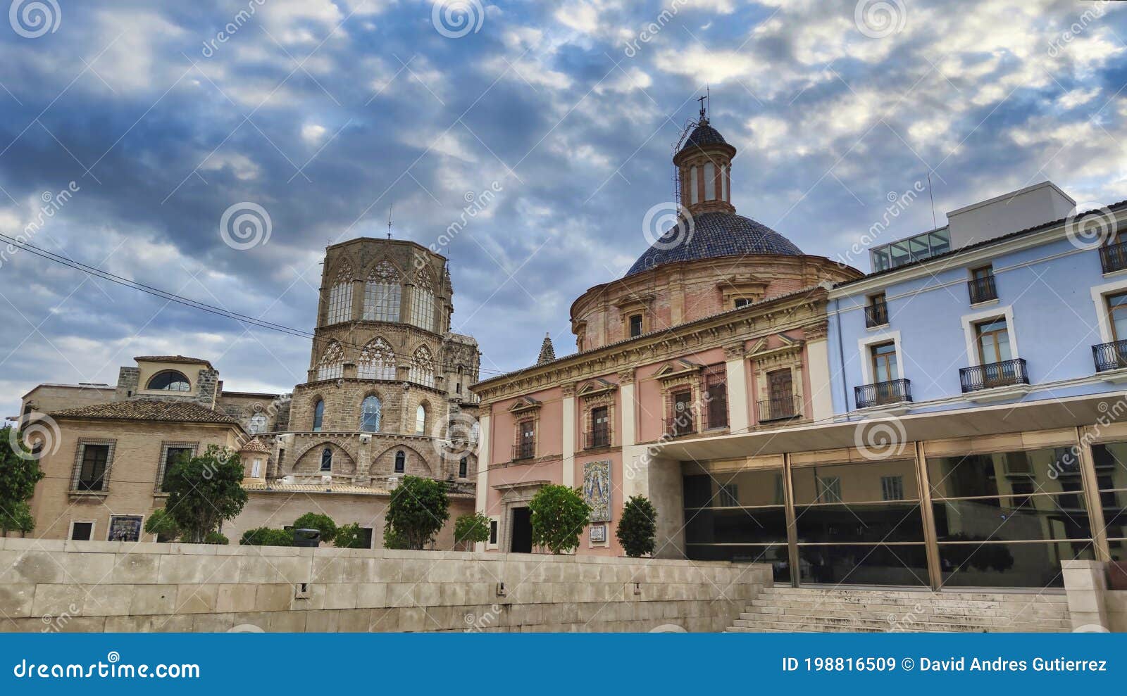 decimo junio Ã¢â¬â¹Ã¢â¬â¹bruto square in valencia with the dome of the royal basilica of our lady of the forsaken